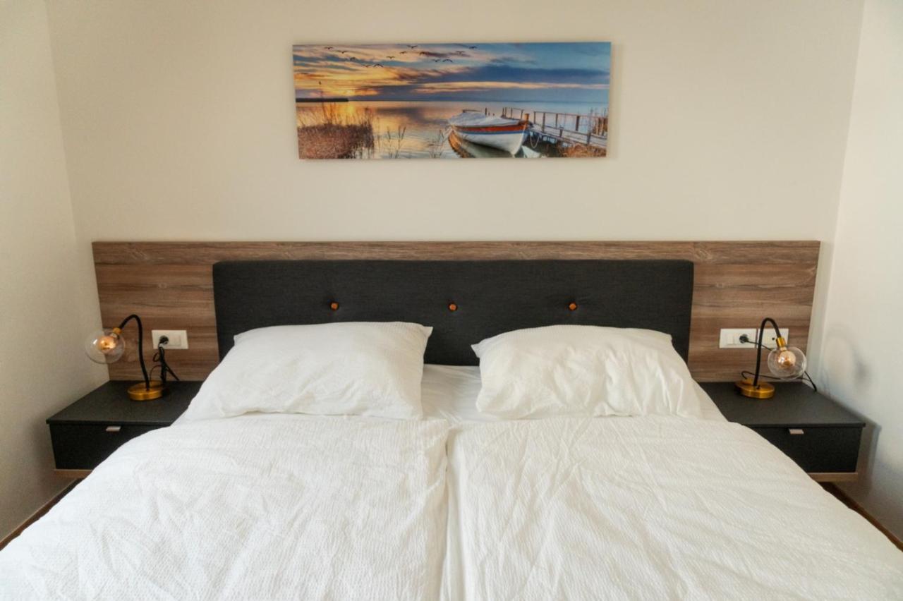 Ferienwohnung Mit Garage, Fahrradraum Und Sehr Grosser Sonnenverwoehnten Terrasse ラグンド エクステリア 写真