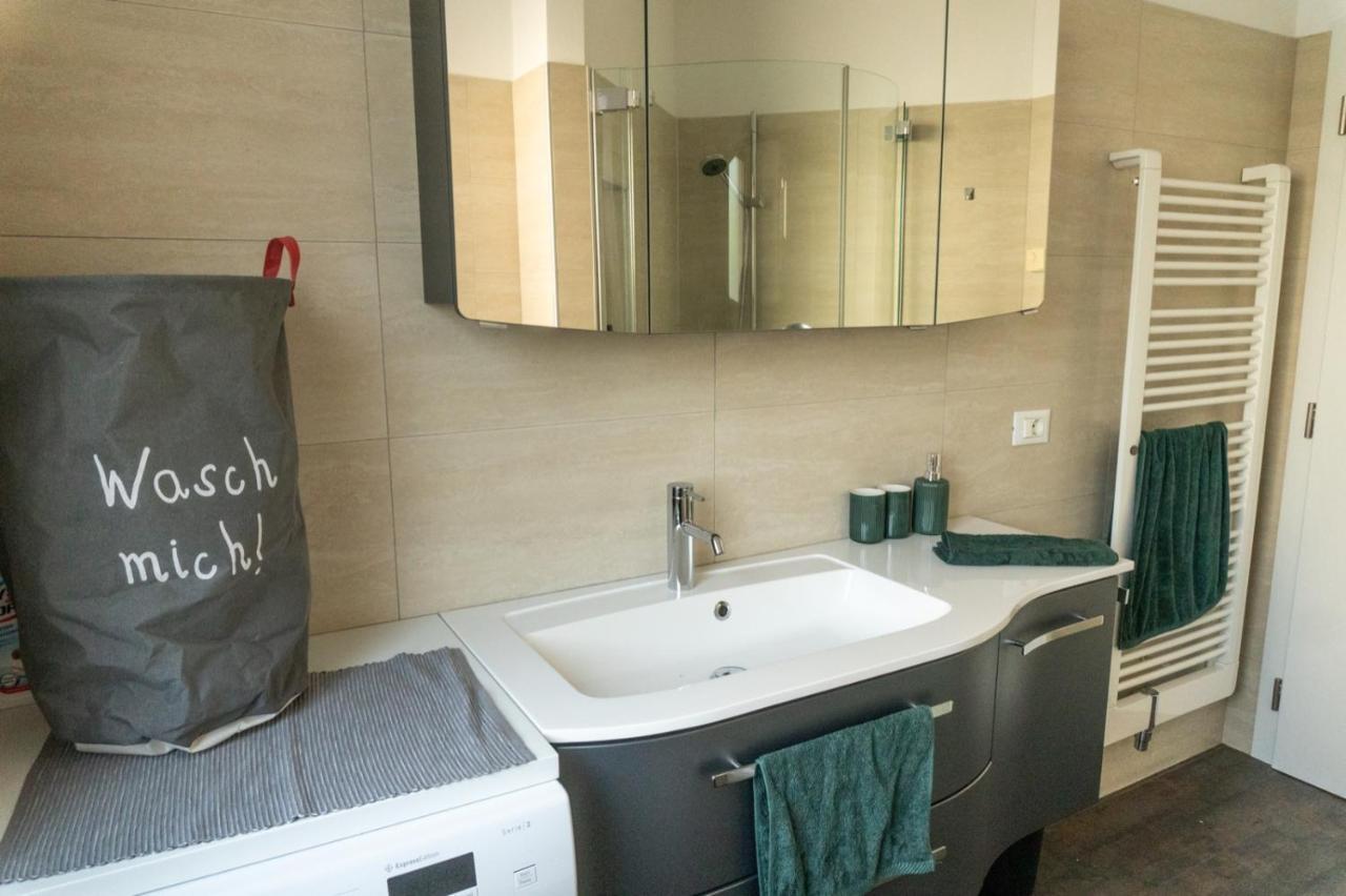 Ferienwohnung Mit Garage, Fahrradraum Und Sehr Grosser Sonnenverwoehnten Terrasse ラグンド エクステリア 写真