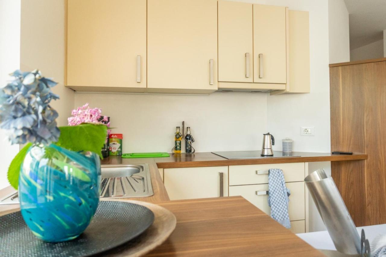 Ferienwohnung Mit Garage, Fahrradraum Und Sehr Grosser Sonnenverwoehnten Terrasse ラグンド エクステリア 写真