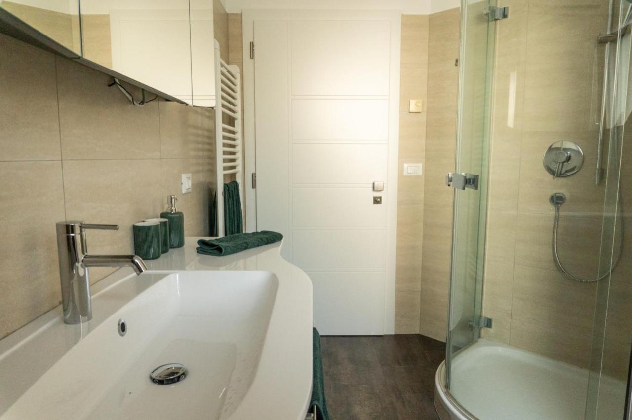 Ferienwohnung Mit Garage, Fahrradraum Und Sehr Grosser Sonnenverwoehnten Terrasse ラグンド エクステリア 写真